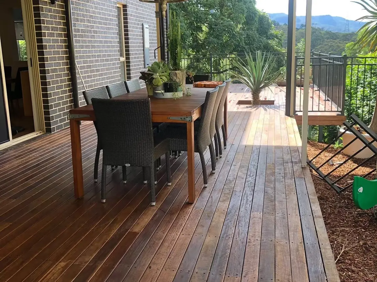 South Coast - Deck & Outdoor Dining, Valley Outlook