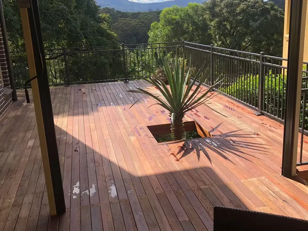 South Coast - Deck with Built-In Planter